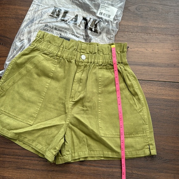 Blank NYC NWT Out of Office High Waisted Olive Green Shorts in 100% Cotton. - Picture 8 of 10